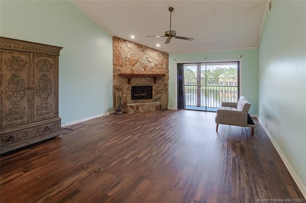 Photo of 162 SE Crestwood Circle #8-62, Stuart, FL 34997 (MLS # M20041436)