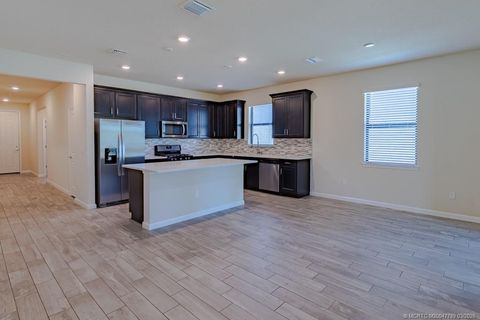 517 SE Crathes Street Port Saint Lucie FL 34984