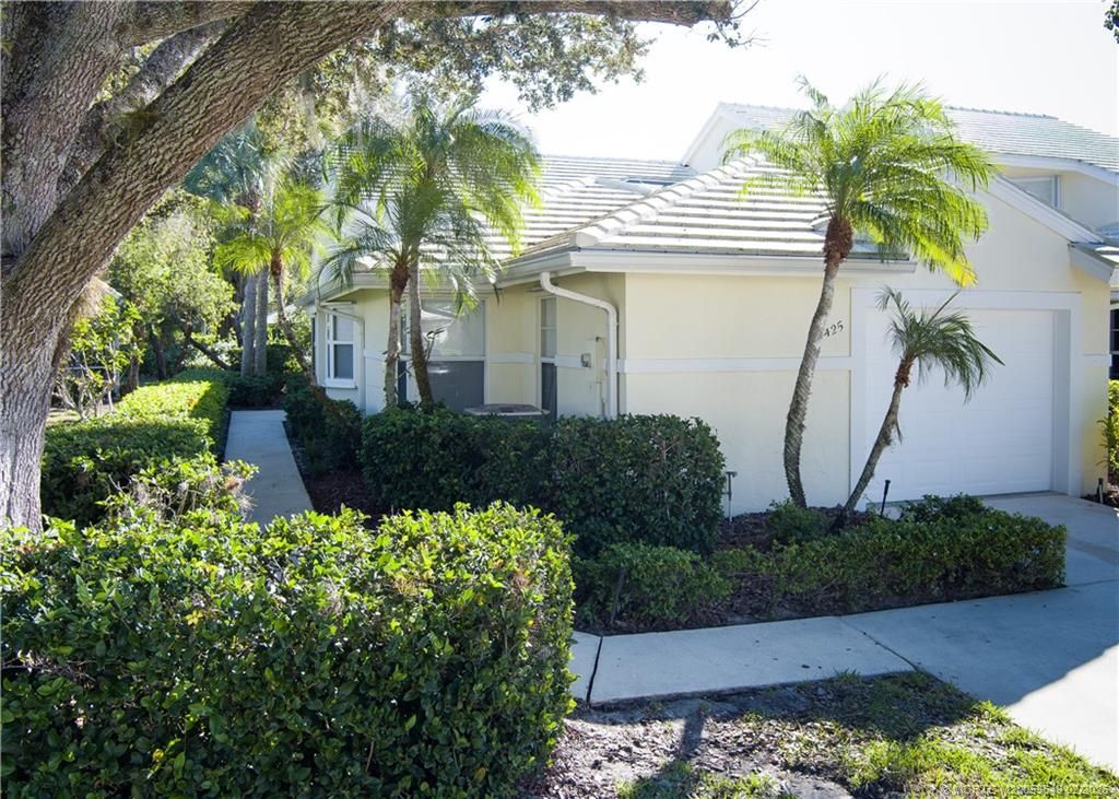 Photo of 2425 SW Foxpoint Trail, Palm City, FL 34990 (MLS # M20053649)