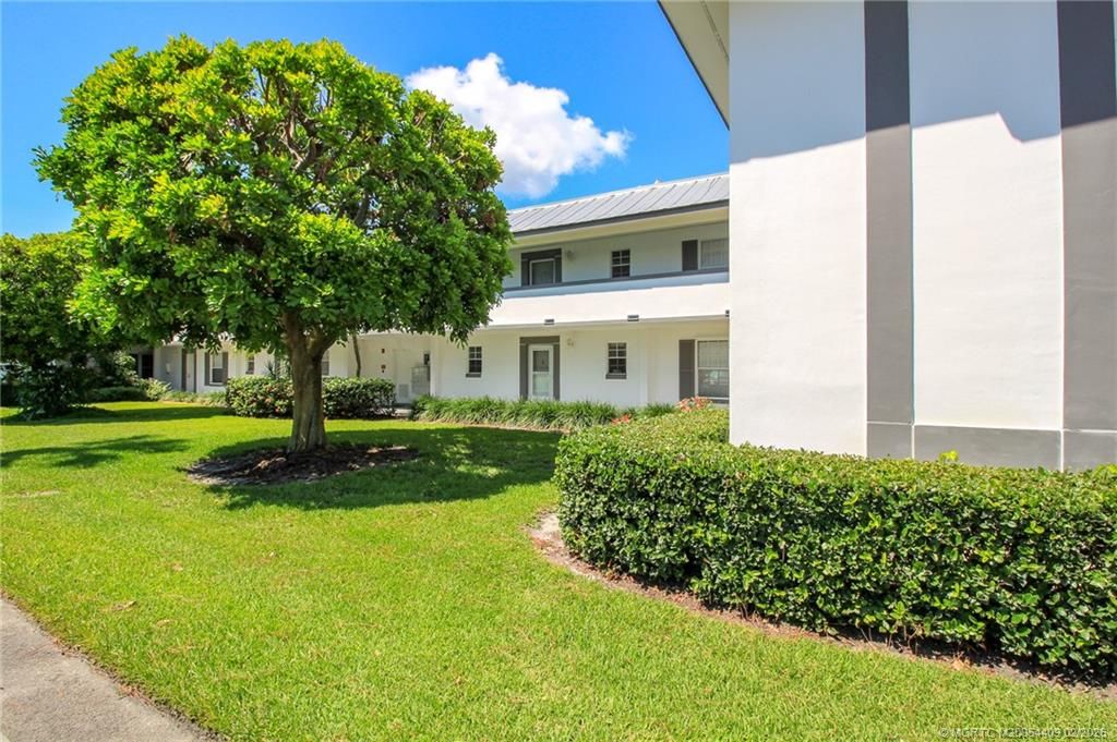 Photo of 802 SE Central Parkway #13, Stuart, FL 34994 (MLS # M20054409)