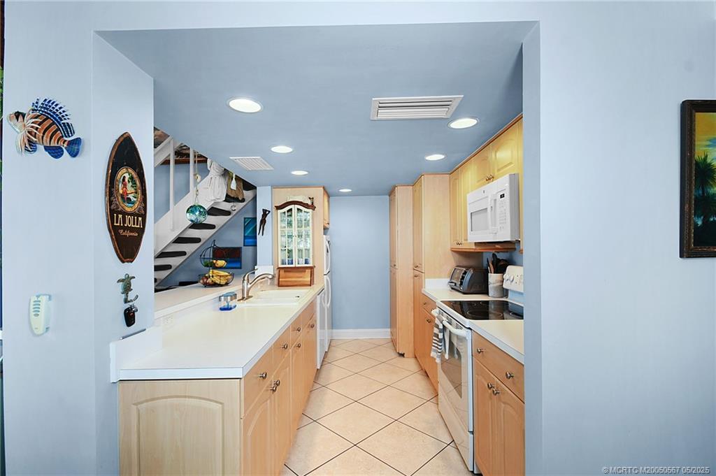 Stuart, Florida 34996, United States, 3 Bedrooms Bedrooms, ,3 BathroomsBathrooms,Residential,Active,127839