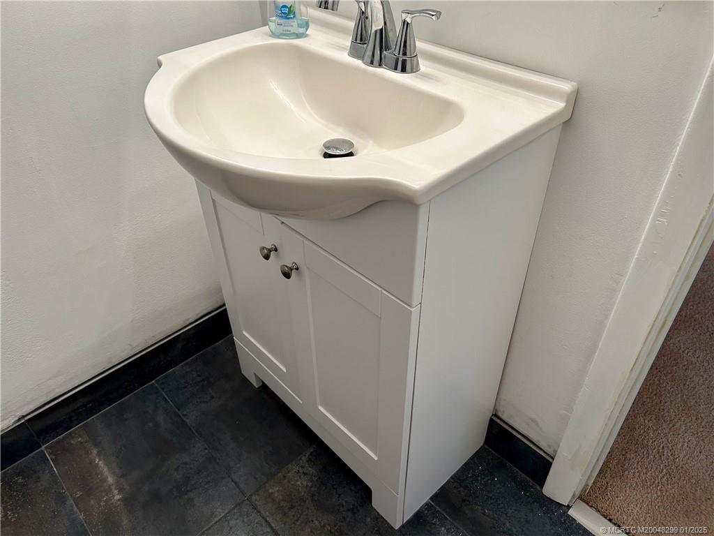 Stuart, Florida 34994, United States, 2 Bedrooms Bedrooms, ,2 BathroomsBathrooms,Residential,Active,22326