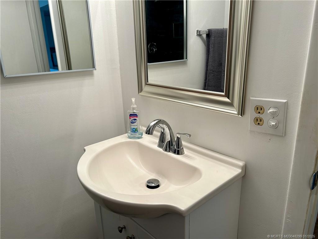 Stuart, Florida 34994, United States, 2 Bedrooms Bedrooms, ,2 BathroomsBathrooms,Residential,Active,22326