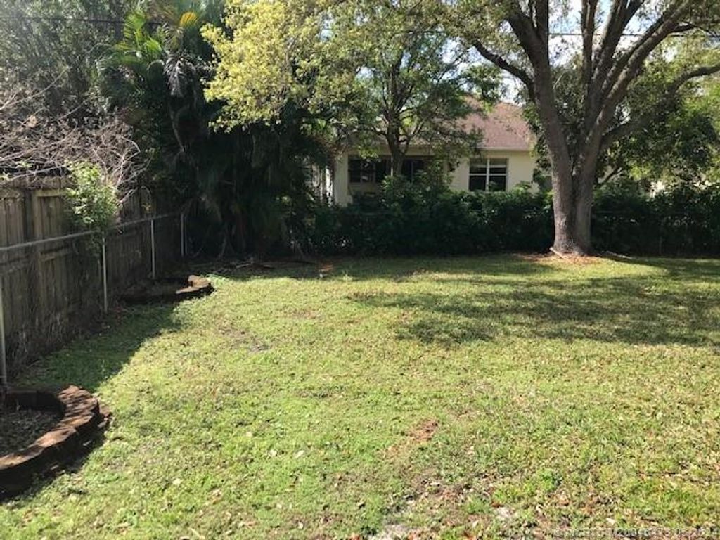 Photo of FL 34983 (MLS # M20045473)