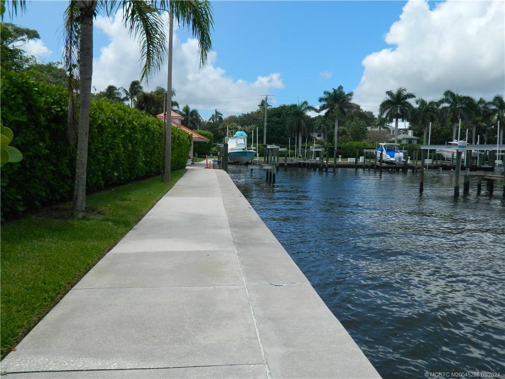 1405 NE Indian River Drive 19