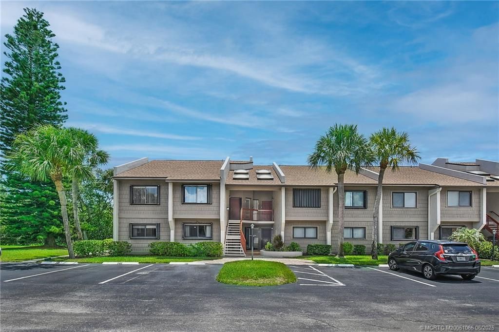 Photo of 1600 NE Dixie Highway #3-101, Jensen Beach, FL 34957 (MLS # M20051065)