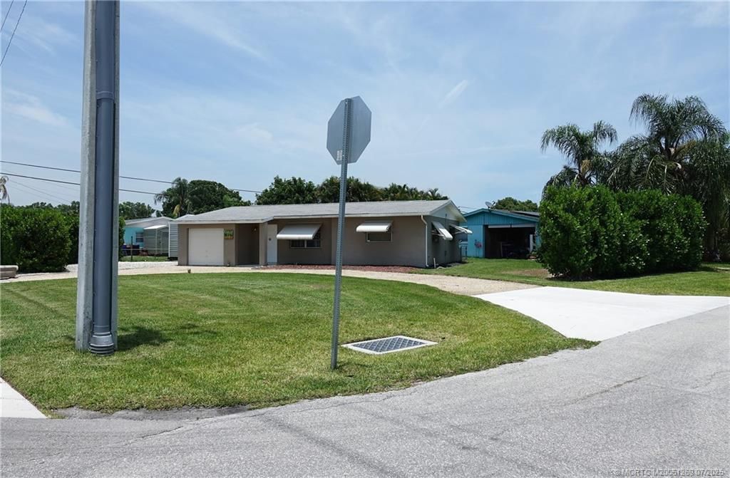 Photo of 4701 SE Edison Avenue, Stuart, FL 34997 (MLS # M20051269)