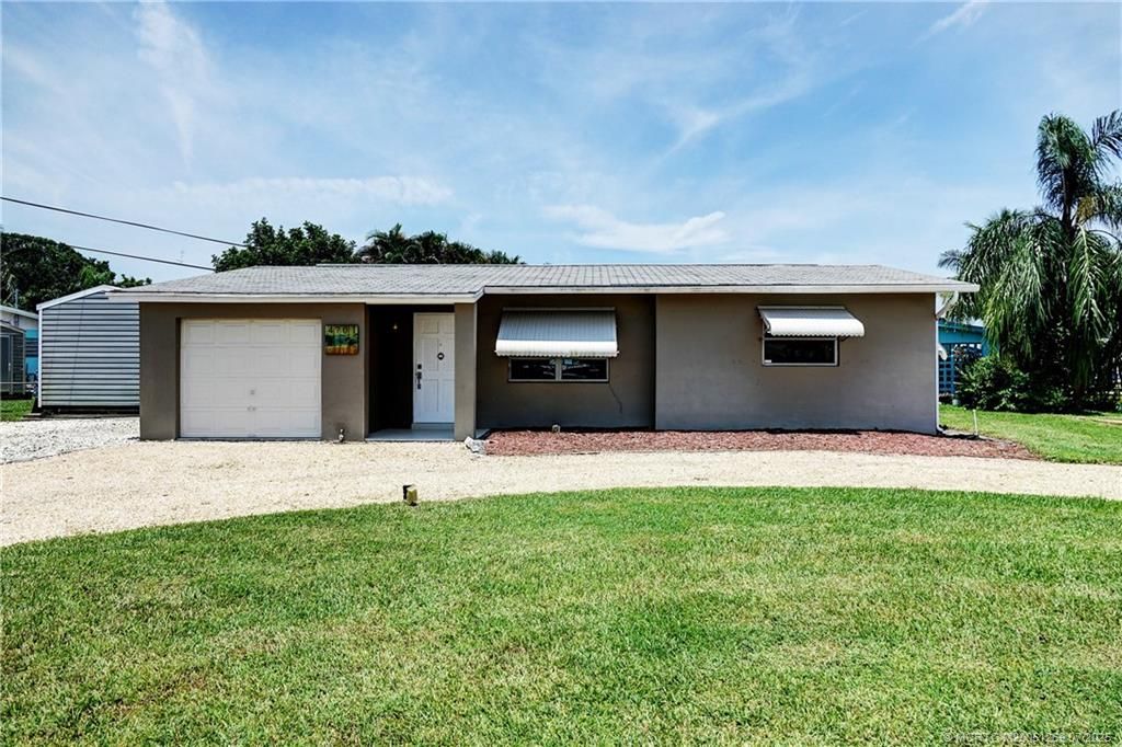 Photo of 4701 SE Edison Avenue, Stuart, FL 34997 (MLS # M20051269)