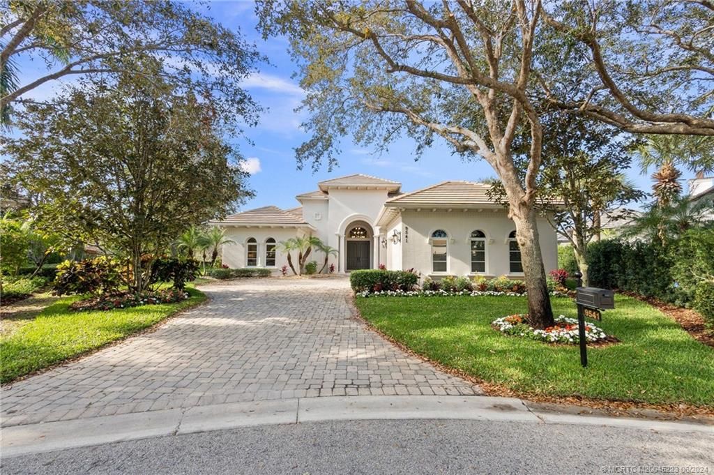 Photo of 9541 SE Sandpine Lane, Hobe Sound, FL 33455 (MLS # M20045223)