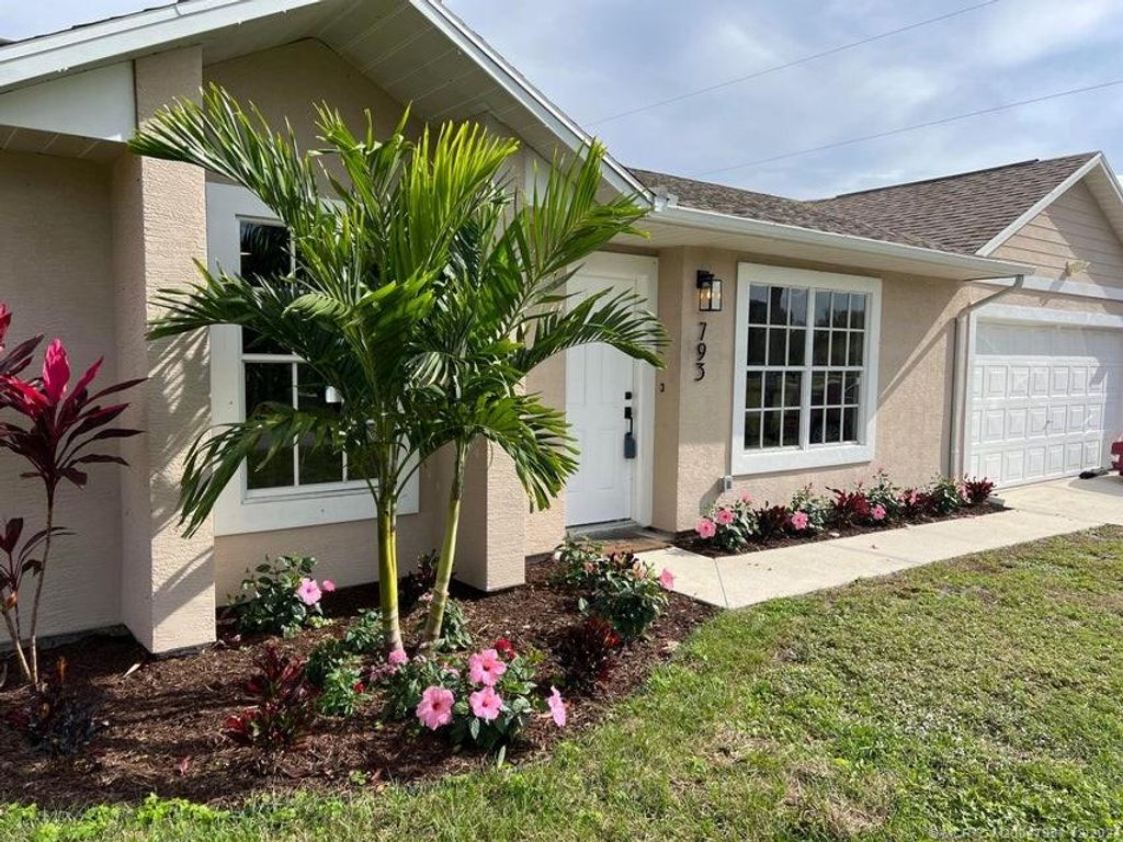 Photo of 793 SW Hibiscus Street, Port Saint Lucie, FL 34983 (MLS # M20047951)