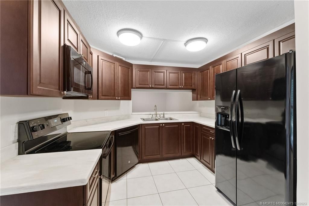 Photo of 6531 SE Federal Highway SE #H1-103, Stuart, FL 34997 (MLS # M20042473)