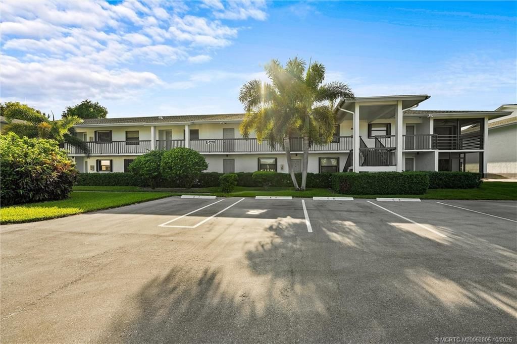 Photo of 1210 SE Parkview Place #E-9, Stuart, FL 34994 (MLS # M20052805)