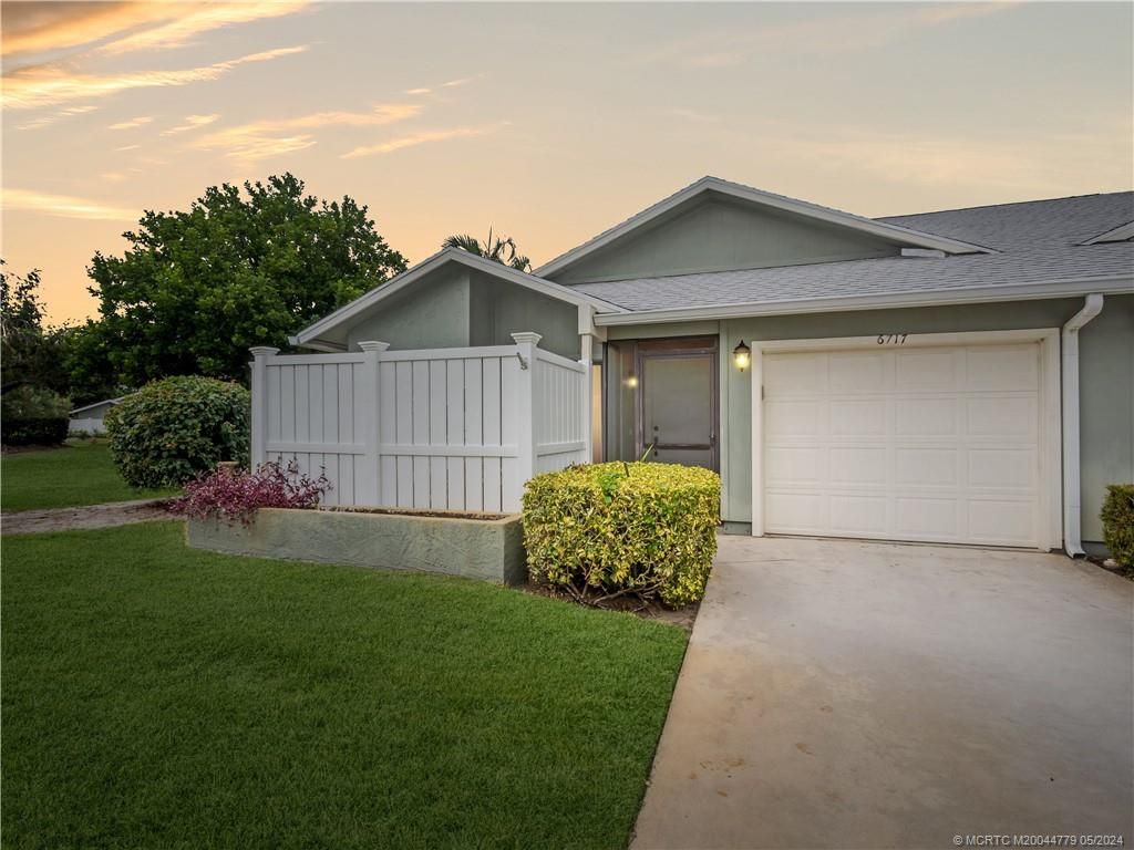 Photo of 6717 SE Yorktown Drive, Hobe Sound, FL 33455 (MLS # M20044779)