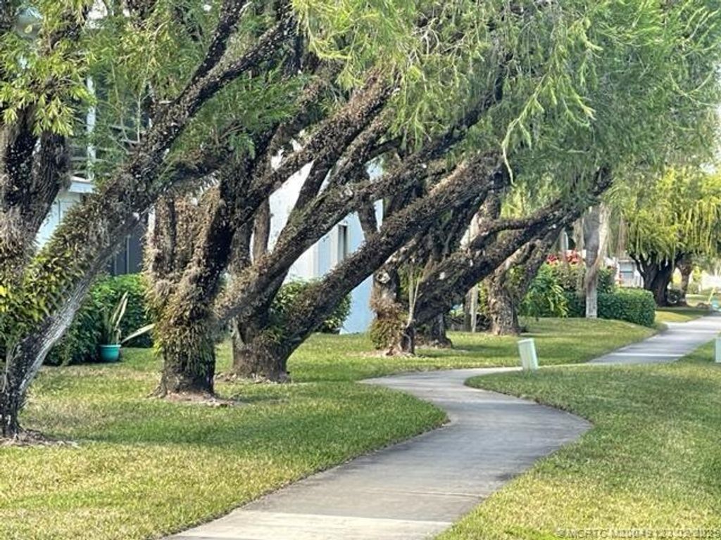 Photo of 1270 SE Parkview Place #B3, Stuart, FL 34994 (MLS # M20049123)