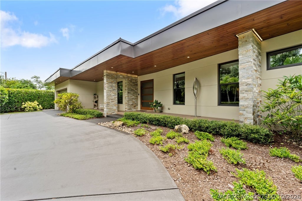 Photo of 314 SE Pelican Drive, Stuart, FL 34996 (MLS # M20057350)