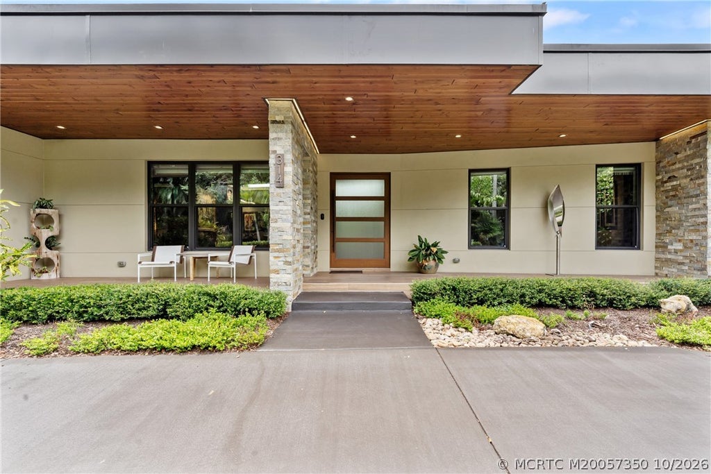 Photo of 314 SE Pelican Drive, Stuart, FL 34996 (MLS # M20057350)