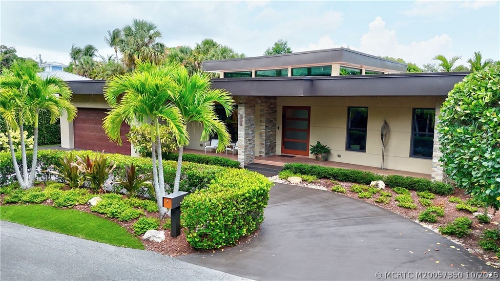Photo of 314 SE Pelican Drive, Stuart, FL 34996 (MLS # M20057350)