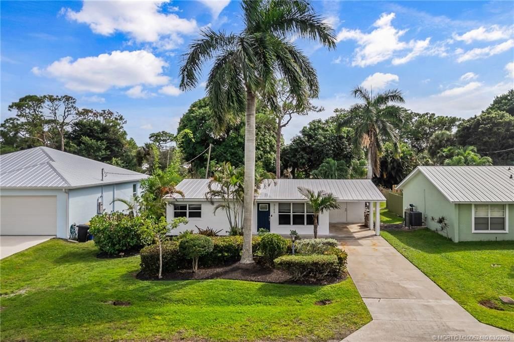 Photo of 3156 SE Mimosa Street, Stuart, FL 34997 (MLS # M20052480)