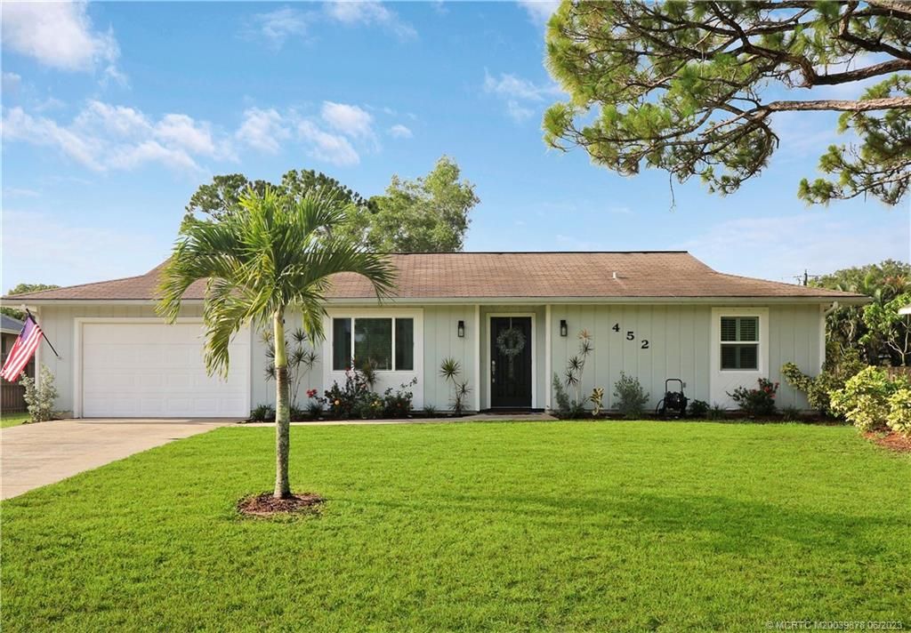 Photo of 452 SE Airview Avenue, Port Saint Lucie, FL 34984 (MLS # M20039878)