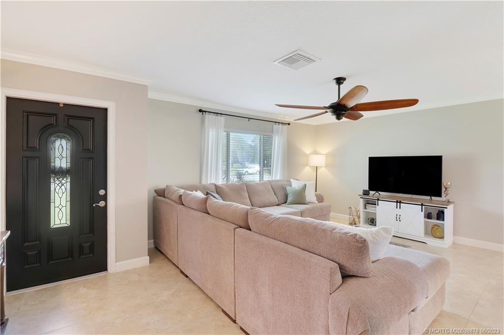 Photo of 452 SE Airview Avenue, Port Saint Lucie, FL 34984 (MLS # M20039878)