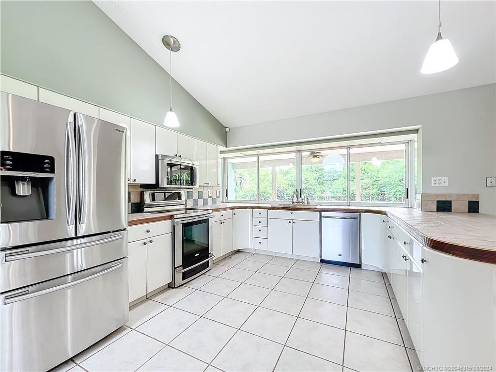 Photo of 5204 Silver Oak Drive, Fort Pierce, FL 34982 (MLS # M20046315)