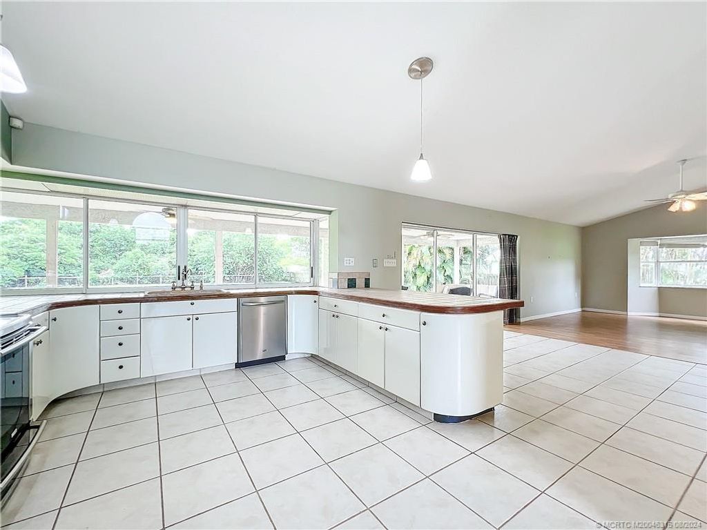 Photo of 5204 Silver Oak Drive, Fort Pierce, FL 34982 (MLS # M20046315)