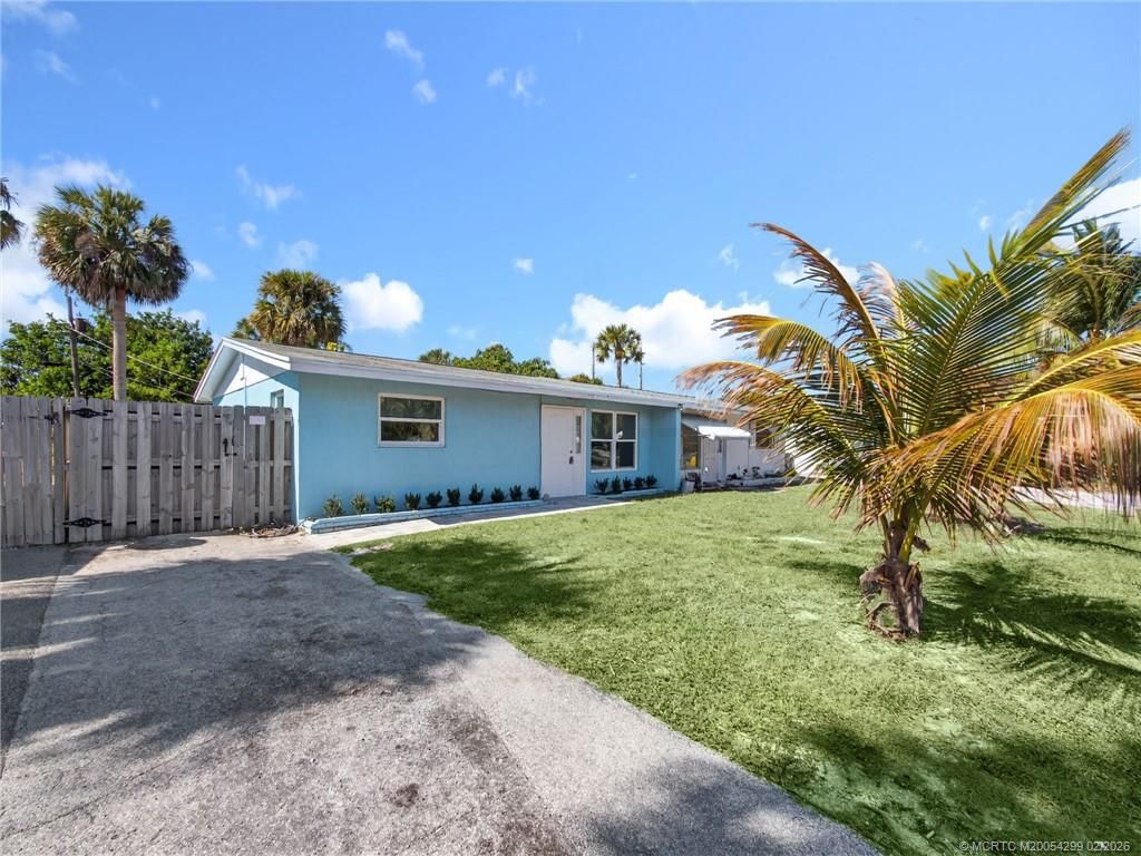 Photo of 406 SE Robalo Court, Stuart, FL 34996 (MLS # M20054299)