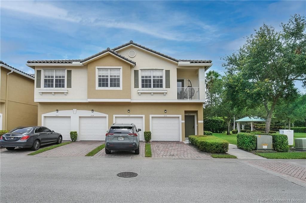 Photo of 1550 SE Hampshire Way #104, Stuart, FL 34994 (MLS # M20050117)