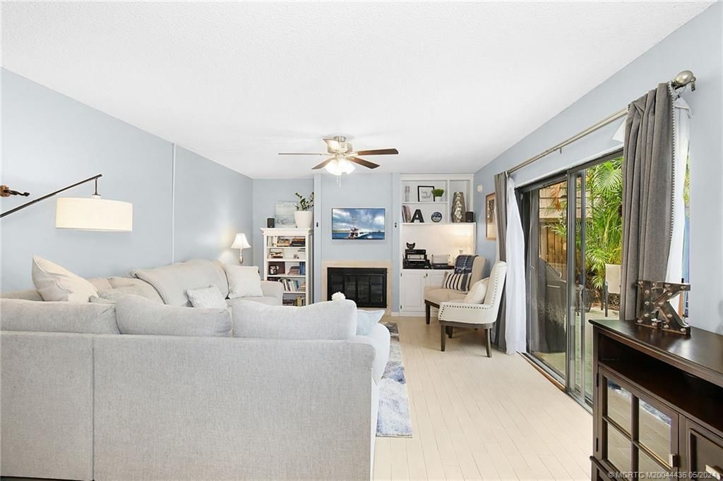 Photo of 517 5th Court, Palm Beach Gardens, FL 33410 (MLS # M20044436)