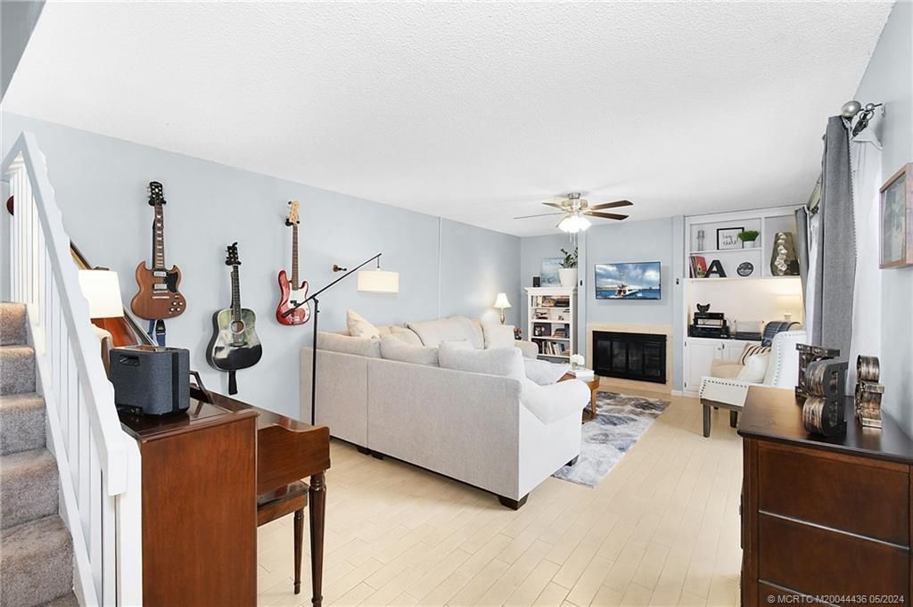 Photo of 517 5th Court, Palm Beach Gardens, FL 33410 (MLS # M20044436)