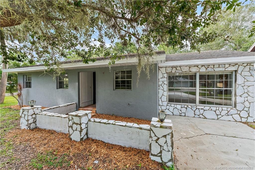 Photo of 8006 FT. Walton Avenue, Fort Pierce, FL 34951 (MLS # M20041454)