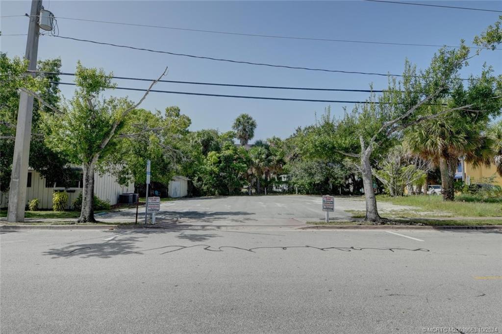 300 SE Detroit Avenue