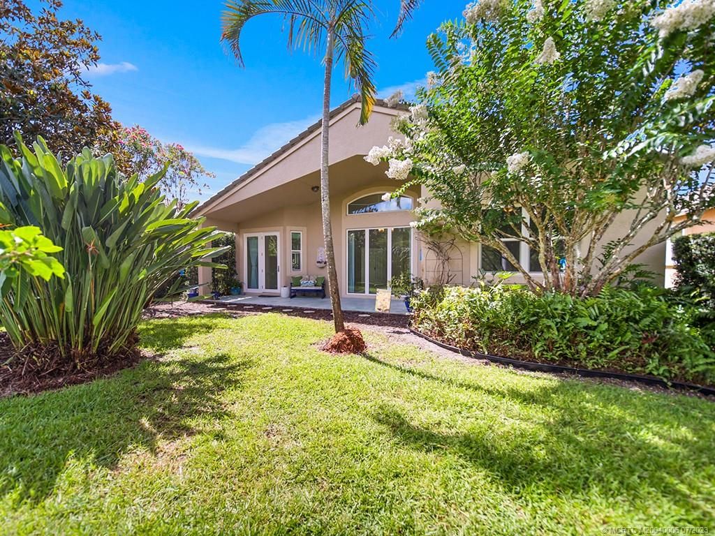 Photo of 962 SE Westminster Place, Stuart, FL 34997 (MLS # M20040006)