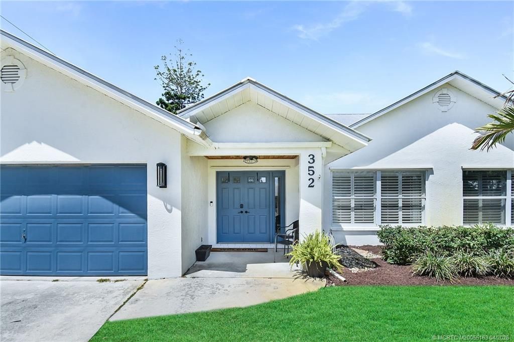 Photo of 352 SW Ridge Lane, Stuart, FL 34994 (MLS # M20055163)