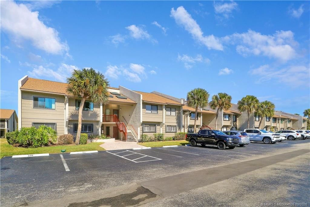 Photo of 1600 NE Dixie Highway #4-206, Jensen Beach, FL 34957 (MLS # M20054326)