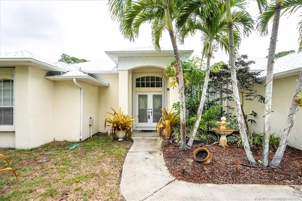 Photo of 2357 SE Gillette Avenue SE, Port Saint Lucie, FL 34952 (MLS # M20045408)