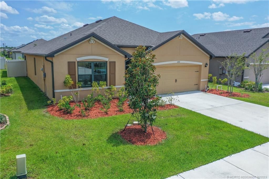 Photo of 6320 NW Northwood Loop, Port Saint Lucie, FL 34983 (MLS # M20039907)