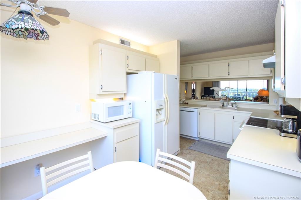 Stuart, Florida 34996, United States, 2 Bedrooms Bedrooms, ,2 BathroomsBathrooms,Residential,Active,28095