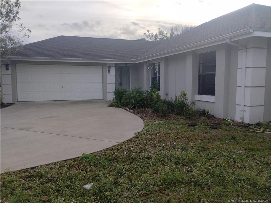 Photo of 2238 SE Manor Avenue, Port Saint Lucie, FL 34952 (MLS # M20042763)