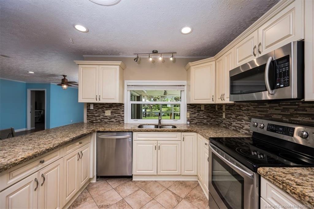 Stuart, Florida, 34996, United States, 4 Bedrooms Bedrooms, ,3 BathroomsBathrooms,Residential,Active,1941305