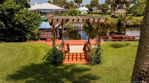 Photo of 511 SE Krueger Parkway, Stuart, FL 34996 (MLS # M20051876)