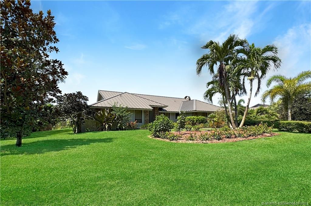 Photo of 1088 NE Quinn Place, Jensen Beach, FL 34957 (MLS # M20040105)