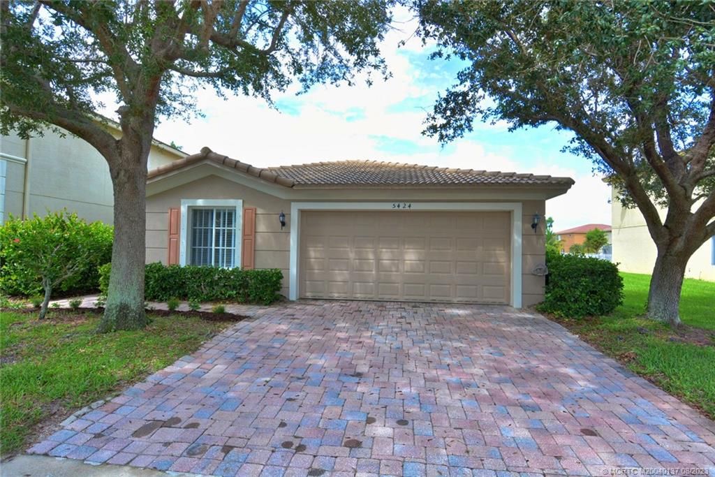 Photo of 5424 SE Graham Drive, Stuart, FL 34997 (MLS # M20040137)