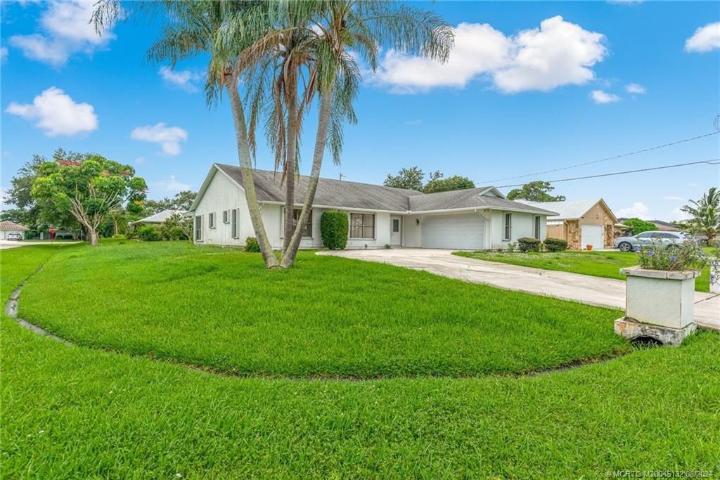 Photo of 1678 SE Holiday Road, Port Saint Lucie, FL 34952 (MLS # M20045132)