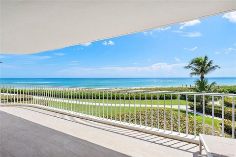 Photo of 2001 SE Sailfish Point Boulevard #212, Stuart, FL 34996 (MLS # M20054820)