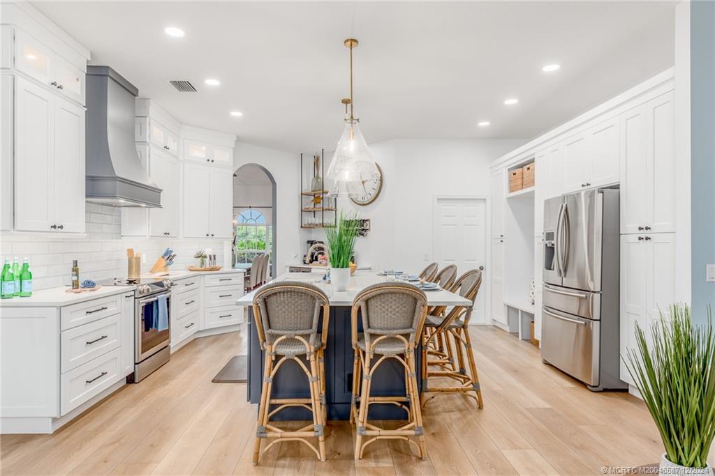 2501 SW Buena Vista Drive
