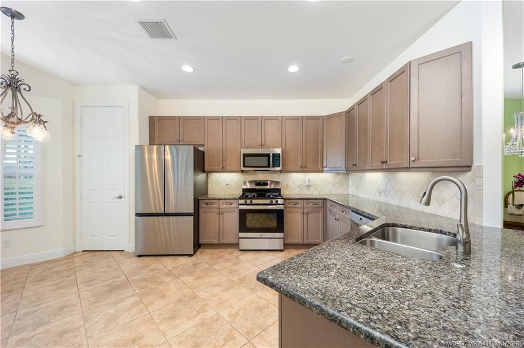 1122 4th Lane SW