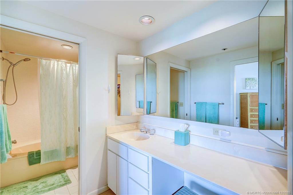 Stuart, Florida 34996, United States, 2 Bedrooms Bedrooms, ,2 BathroomsBathrooms,Residential,Active,252275