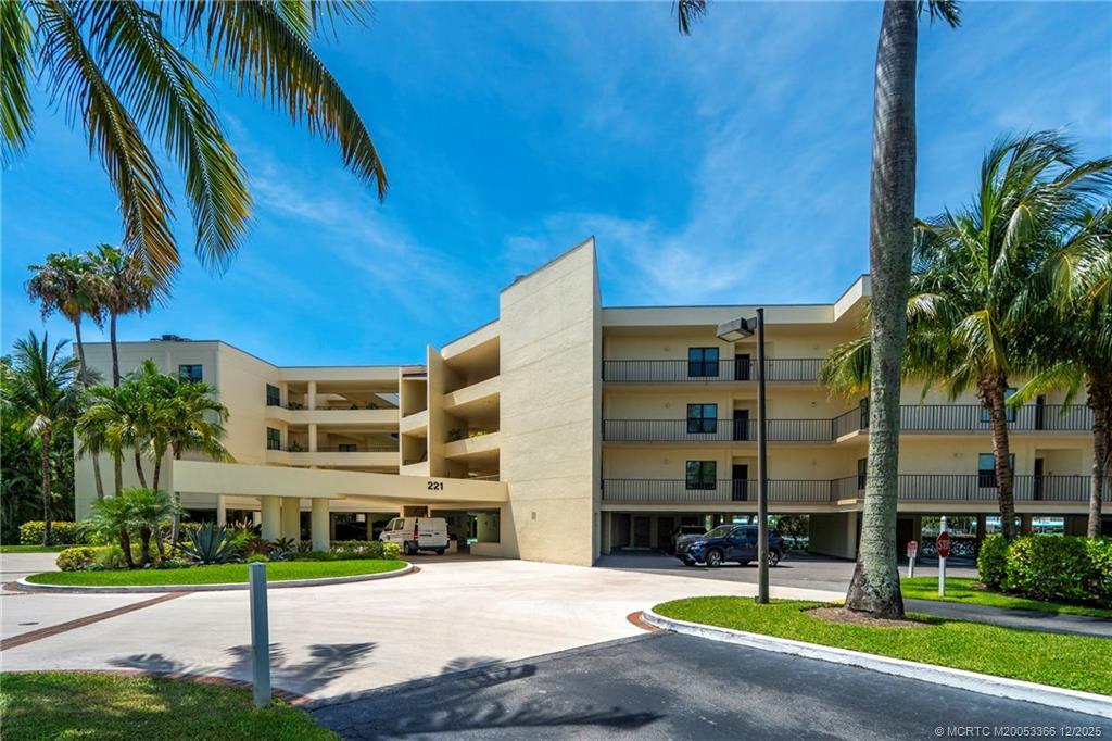 Stuart, Florida 34996, United States, 2 Bedrooms Bedrooms, ,2 BathroomsBathrooms,Residential,Active,252275