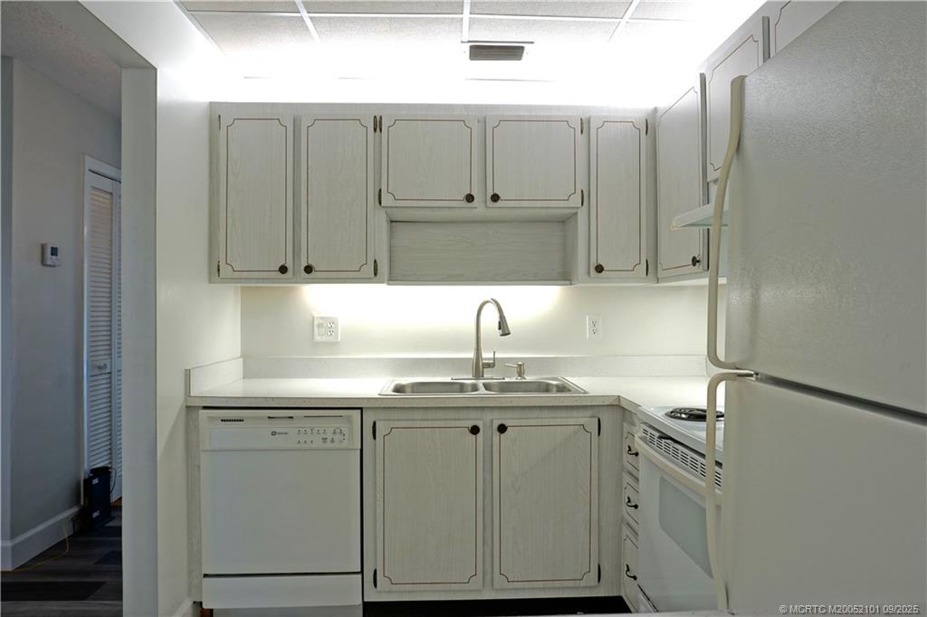 Stuart, Florida 34996, United States, 1 Bedroom Bedrooms, ,1 BathroomBathrooms,Residential,Pending,206032